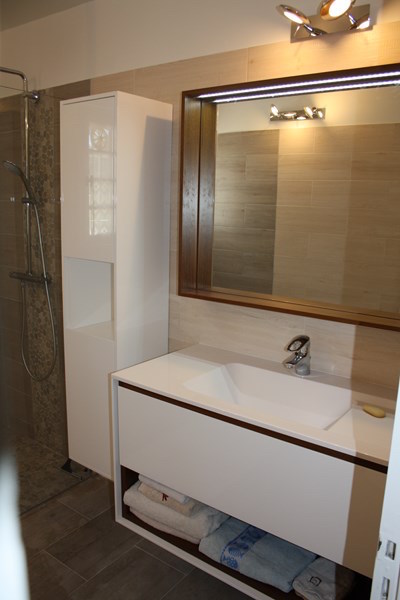 Rénovation d'une salle de bain sur Les Milles par un plombier spécialisé dans la douche italienne 