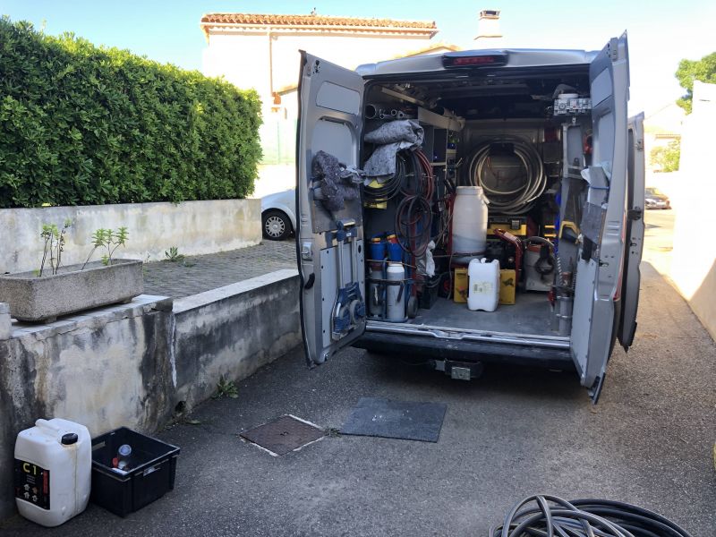 Camion équipé plomberie désembouage