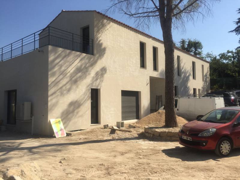 un artisan plombier  spécialisé dans la villa neuve RT 2012