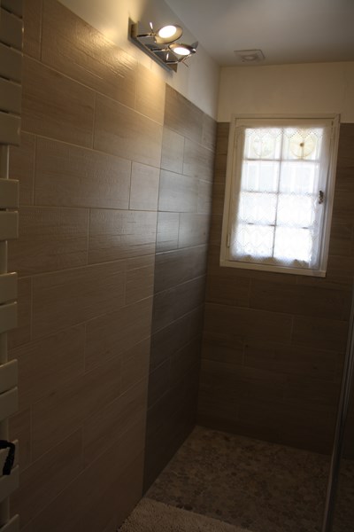Rénovation d'une salle de bain sur Les Milles par un plombier spécialisé dans la douche italienne 