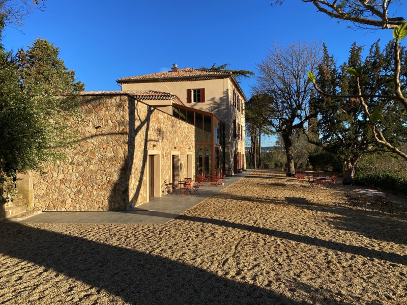 Artisan plombier sur aix en provence intervient sur la création de salles d’eau dans une structure d’accueil