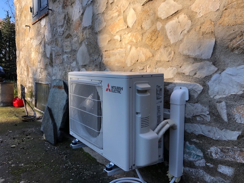 Pose soignée et esthétique de la climatisation