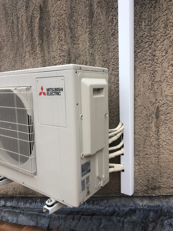 pose soignée d'une climatisation tri split