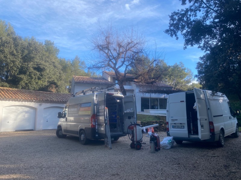 Enlever les boues accumulées dans un plancher chauffant à rognes