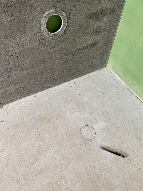 Les étapes pour la pose collée d’un receveur de douche sur un support plan