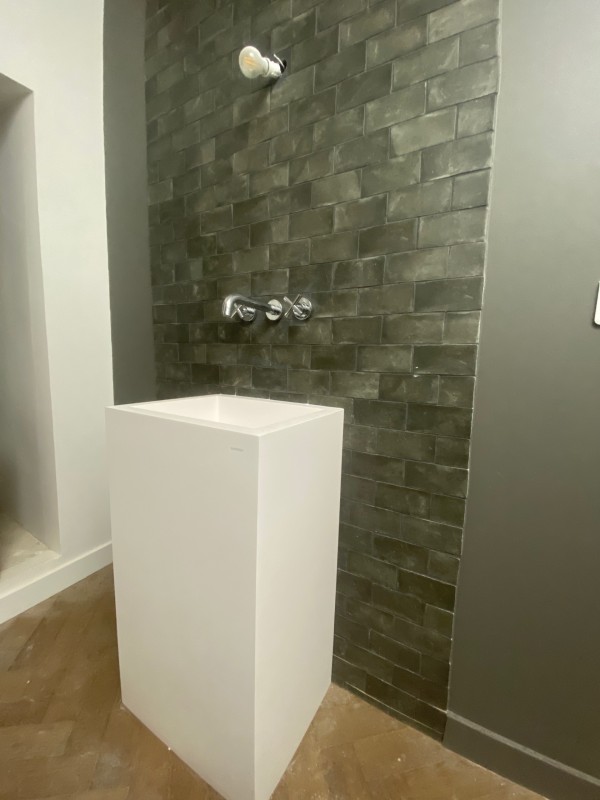 Adoucisseur d’eau North Star installé à Eguilles sur une rénovation avec robinetteries encastrées