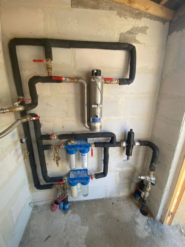 Station de filtration de l’eau du canal de provence pour 8 salles de bain